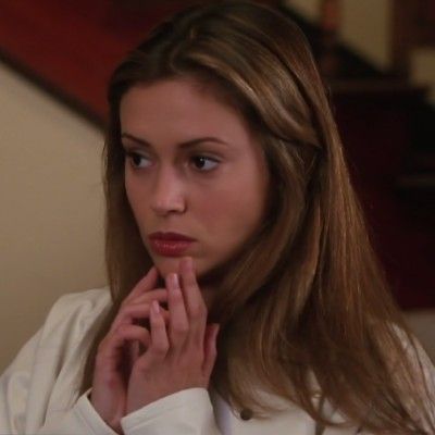 Phoebe Charmed, Phoebe Halliwell, Charmed Tv Show, Charmed Tv, Beauty Routine Tips, Makeup Clothes, Alyssa Milano, Girl Inspiration, Fashion Tv