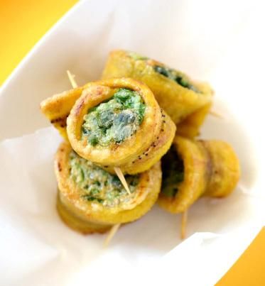 Caribbean Spinach Plantain Rolls (adapt w/GF flour in filling) Plantain Doughnut, Tropical Fruit Recipes, Fried Breakfast, Plantain Recipes, Ripe Plantain, Florida Food, Plantains Fried, Vegetable Seasoning, Tasty Bites