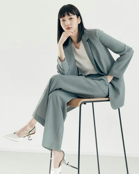 Korean Profile Photoshoot, Korean Headshots, Casual Poses For Women, Kim Go Eun Style, Professional Shoot, Business Portraits Woman, Profile Photography, Corporate Women, Smart Casual Women