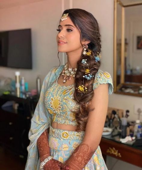 22 Bridal Hairstyles That Go Perfectly With Your Designer Lehengas, Bubble Braids To Doughnut Buns Loose Braids Messy, Braided Hairstyles Indian, Side Braided Hairstyles, Messy Braided Hairstyles, Doughnut Bun, Messy Side Braid, Messy Braid, Tan Skin Blonde Hair, Tight Braids