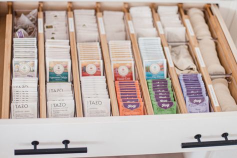 Get a Tea Drawer Just Like Abby! – DIY Tea Drawer – Beijos Events Tea Drawer Organizer, Coffee Tea Drawer, Tea Bag Organization, Tea Bag Storage Ideas, Tea Drawer Organization, Tee Organisation, Tea Organization Storage, Tea Drawer, Drawer Inspiration