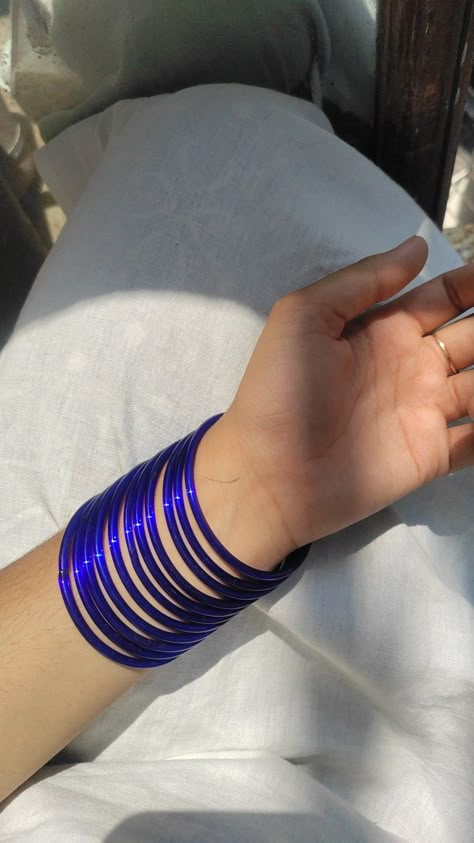 Bangels Girl Hand Dp, Glass Bangles Indian Aesthetic, Churiyan Bangles Aesthetic, Glass Bangles Indian, Bangles Aesthetic, Onam Outfits Ideas, Beautiful Simple Mehndi Design, Onam Outfits, Nightclub Aesthetic