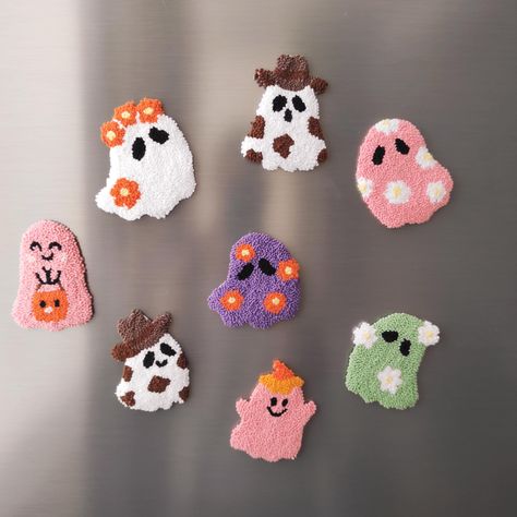 Want to celebrate Halloween with a touch of cuteness and floral charm? 🎃👻 Introducing our handmade flower-themed Halloween punch needle fridge magnets! These adorable ghosts bring the energy of spring and the fun of Halloween to any metal surface.✨ Each magnet is carefully crafted using high-quality threads, ensuring vibrant colors and durability. Every piece is made with attention to detail.💞 These ghosts go beyond the traditional Halloween theme by incorporating lovely flower patterns. Each Halloween Fridge Magnets, Punch Needle Magnet, Punch Needle Ornaments, Halloween Punch Needle, Fall Magnets, Punch Halloween, Cute Fridge Magnets, Halloween Magnets, Handmade Magnets