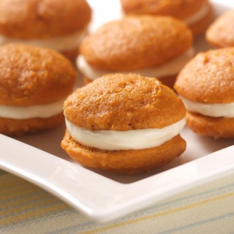 Mini Pumpkin Whoopie Pies | Very Best Baking Pumpkin Whoopie Pie Recipe, Soft Pumpkin Cookies, Whoopie Pie Recipe, Pumpkin Whoopie Pies, Pie Maker, Whoopie Pie, Whoopie Pies, Cream Cheese Filling, Pumpkin Cookies