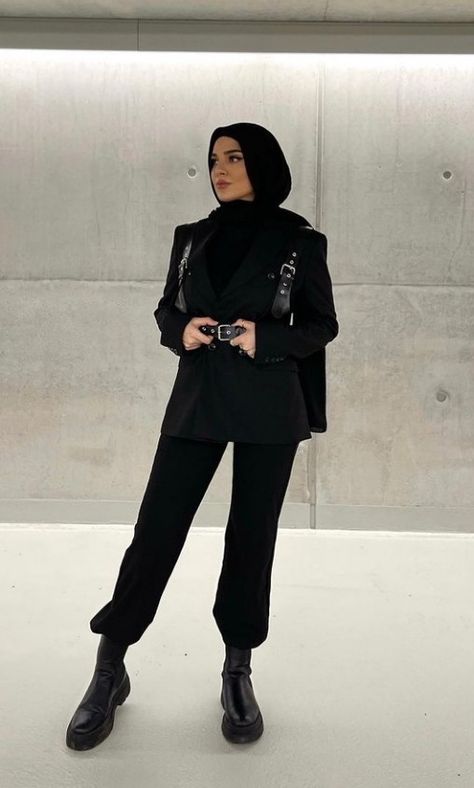 China Street Fashion, Black Hijab, Hijabi Outfit, Mode Turban, Hijab Style Casual, Hijabi Fashion Casual, Hijabi Outfits Casual, Woman Suit Fashion, Muslimah Fashion Outfits