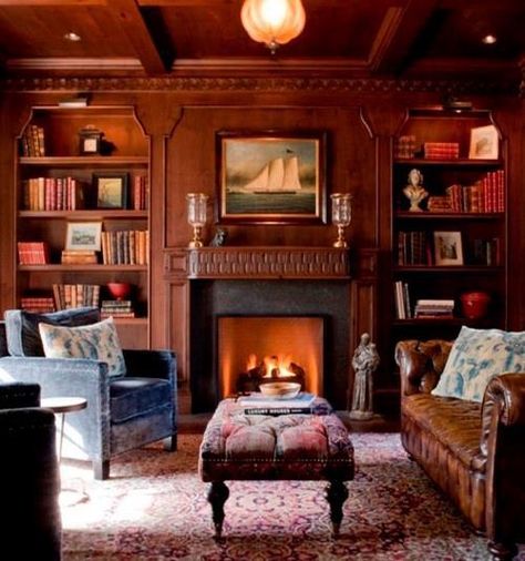 Comfy! Zigarren Lounges, Paneled Library, Leather Chesterfield Sofa, Interior Minimalista, Home Library Design, Home Libraries, Library Design, Traditional Living, Traditional Living Room