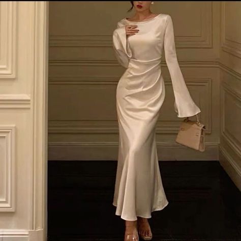 Cream Dress Outfit Classy, White Simple Dress, Cream Dress Outfit, Graduation Outfits, Hijab Fashion Inspiration, Graduation Outfit, How To Wear Scarves, Fashion Board, Diy Dress