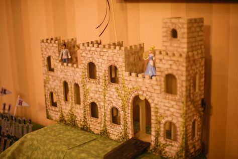 Ok, they used the Michaels castle as a wedding reception display... but LOOK AT THAT DETAIL!!! Oh my goodness... makes me want to do another one! ~Barb Reception Display, Diy Castle, Knights Party, Wood Castle, Nutcracker Ideas, Castle Dollhouse, Tiny Castle, Christmas Crib Ideas, Castle Project