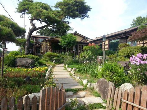 #fanfiction Korean Countryside House, Korean Backyard, Korean Traditional Restaurant, Korean Neighborhood, Korean House Exterior, Japanese Countryside House, Korean Garden, Korean Traditional House, Traditional Korean House