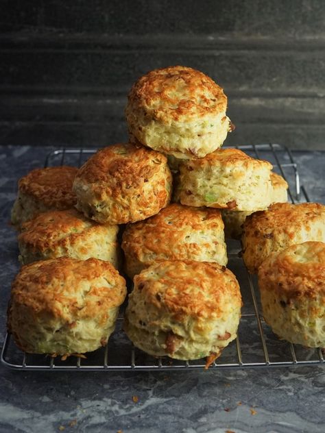 Onion Scones, Savoury Scones Recipe Easy, Savoury Scones, Cheese And Onion Scones, Cheddar Bacon Scones, Cheese And Bacon Scones Recipe, Sourdough Bacon Cheddar Scones, Bacon Scones Cheddar, English Scones