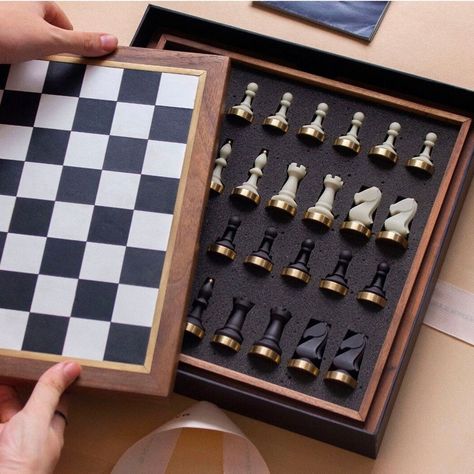 Cool Chess Sets, Custom Chess Pieces, Creative Chess Set, Chess Board Aesthetic, Cool Chess Pieces, Aesthetic Chess Board, Cool Chess Boards, Modern Chess Board, Aesthetic Chess Set