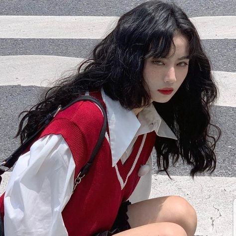 Aesthetic Asian Girl, Aesthetic Asian, Woman Aesthetic, Aesthetic School, Japanese Makeup, Red Sea, School Outfit, Black Red, Cherry