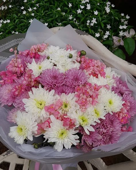 Made this bouquet over the past weekend for my professor🤍 P.S. can't get enough of these chrysanthemums and the song🍓 Chrysanthemum Flower, Flowers For You, Chrysanthemum, Flower Shop, The Song, Fresh Flowers, The Past, Flowers, Quick Saves