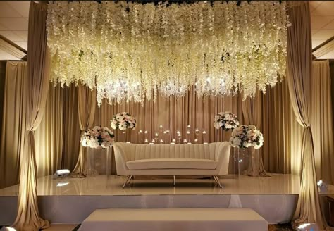 Wedding Throne Decoration, Engagement Stage Decor, Wedding Lounge Furniture, Wedding Stage Ideas, Engagement Stage, Gold Wedding Reception, Nikah Decor, Reception Stage Decor, Simple Stage Decorations