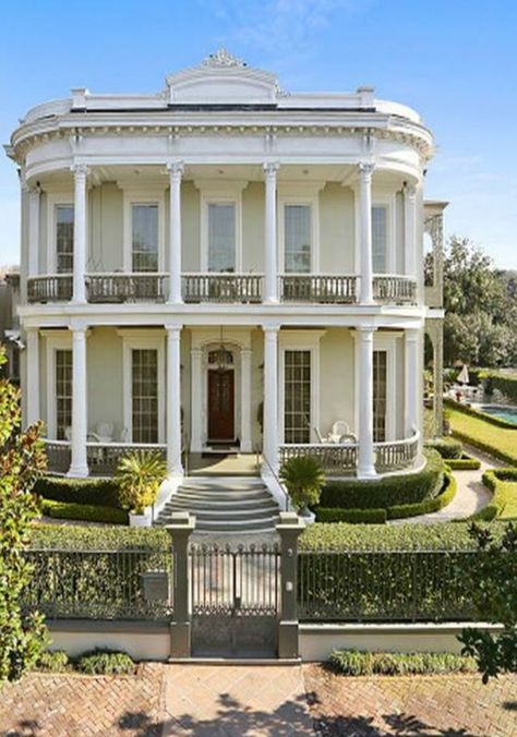 Modern Greek Revival Home, Greek Revival Home Exterior, Charleston Architecture, Victorian Architecture Interior, Greek Revival Architecture, Creole Cottage, Greek Revival Home, Mansion Exterior, Greek Villas