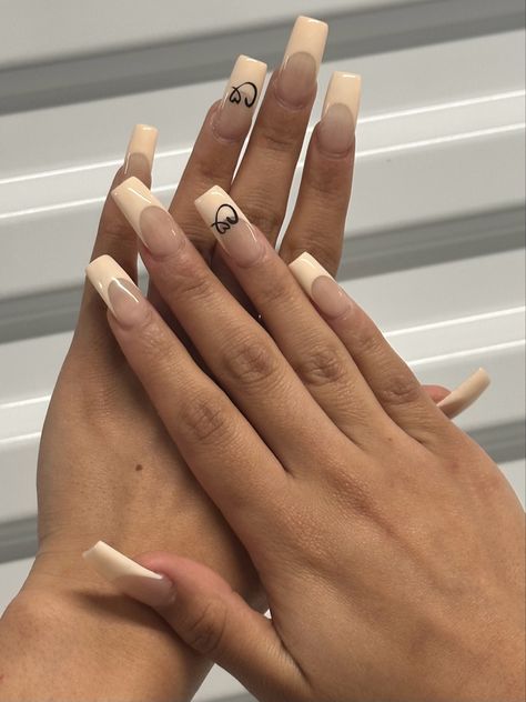 #nails #summernails #nailideas #initials #frenchnails #nailart #naildesign #beige #nude C Nails Initial, Nails With A C Initial, Letter On Nails Initials, C Initial Nails, Initial On Nails, Nails With His Initials, C Initial, Acrylic Nails Coffin Short, Acrylic Nails Coffin