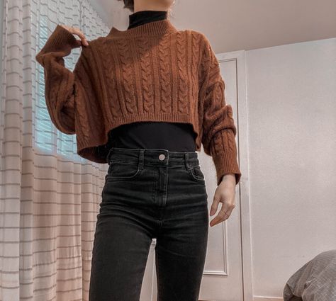 Winter Croptop Outfit, Black High Neck Sweater Outfit, Black Highnecksweater Outfits, Layered Cropped Sweater Outfit, Layering Cropped Sweater, Black Crop Top Winter Outfit, Woolen Outfits For Women, Cropped Black Sweater Outfit, Oversized Cropped Sweater Outfit