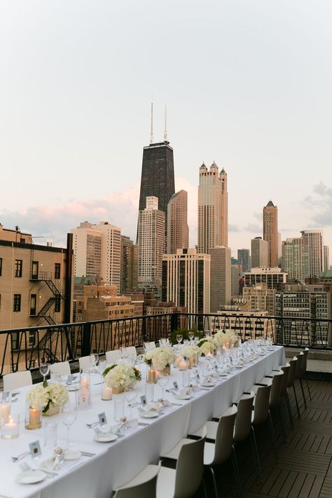 A Glamorous White and Gold Rooftop Wedding at The Ambassador in Chicago Bar Wedding Decor, City Wedding Decor, Rooftop Wedding Reception, Rooftop Reception, City Chic Wedding, City Wedding Venues, Nyc Rooftop, Rooftop Party, City Bride