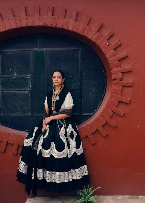 Mexican Clothing Style, Traditional Mexican Dress, Frida Kahlo Style, Mexico Fashion, Mexican Fashion, Mexican Outfit, The Day Of The Dead, Uk Photos, Mexican Dresses