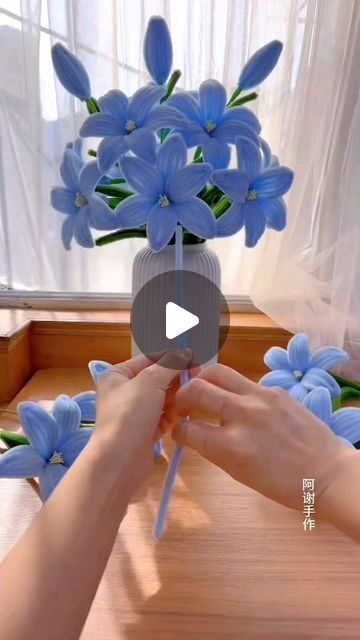 Pipe Cleaner Flowers, Diy Pipe, Spring Decorations, Flower Band, Crafty Kids, Random Ideas, Family Crafts, Art Idea, Dollar Tree Crafts