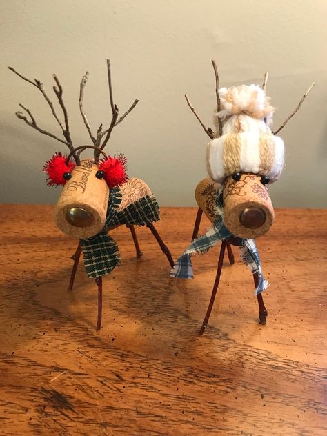 Wine Cork Reindeer, Cork Reindeer, Wine Corks Decor, Wine Cork Crafts Christmas, Cork Crafts Christmas, Wine Cork Diy Crafts, Wine Cork Projects, Recycled Wine Corks, Wine Cork Ornaments