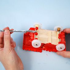 Christmas Wood Stick Train - Craft Project Ideas Train Christmas Ornaments Diy, Wood Train Toy, Train Craft, Stick Ornaments, Train Crafts, Craft Project Ideas, Train Christmas, Wood Train, Plastic Bottle Caps