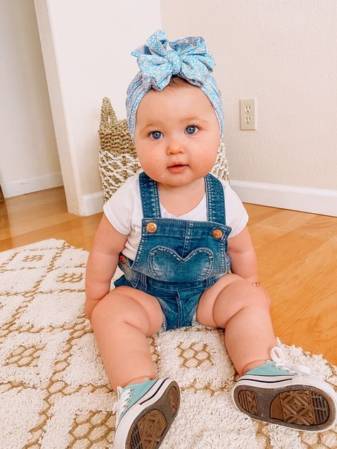 Converse, overalls, toddler, baby girl Dress Overalls Outfits, Pink Converse Outfit, Overall Outfits, Dress Overalls, Overall Outfit, Overalls Outfit, Pink Converse, Ootd Dress, Foto Baby