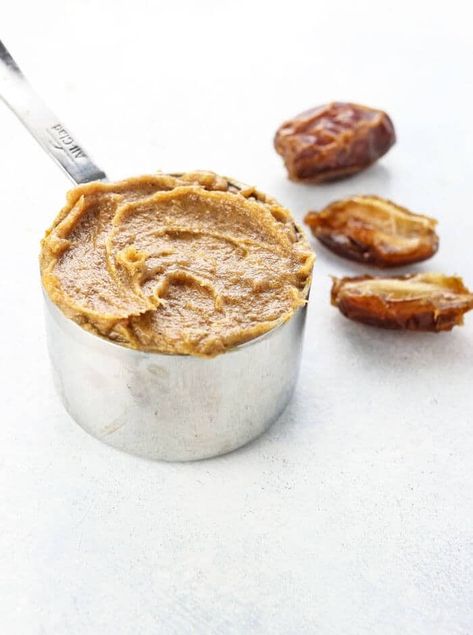 Here's how to make date paste, a healthy substitute for sugar, and how to use dates as a substitute for sugar and maple syrup in baking. Date Paste, Healthy Substitutions, Healthy Sugar, Healthy Food Delivery, Sugar Substitute, Measuring Cup, Recipe Healthy, Natural Sweeteners, Healthy Sweets