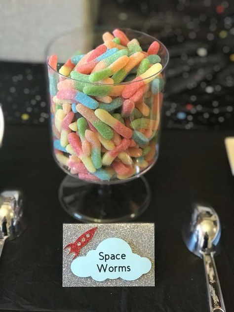 Space Birthday Party Ideas, Alien Birthday Party, Alien Birthday, Outer Space Baby Shower, Outer Space Birthday Party, 4de Verjaardag, Space Party Decorations, Space Crafts For Kids, Alien Party