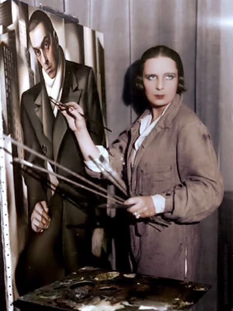 Tamara de Lempicka Tamara Lempicka, Art Deco Portrait, Artists In Their Studios, Art Deco Artists, Art Deco Paintings, Istoria Artei, Artists At Work, Lauren Hutton, Artists Studios