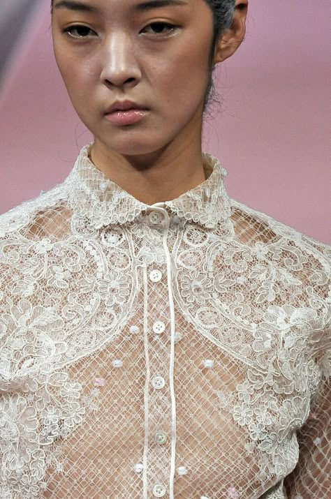 Lace Streetwear, Lace Clothing, Lace Inspiration, White Lace Crop Top, Modern Knitting, Summer Crop Tops, Mood Board Fashion, Textiles Fashion, Couture Gowns