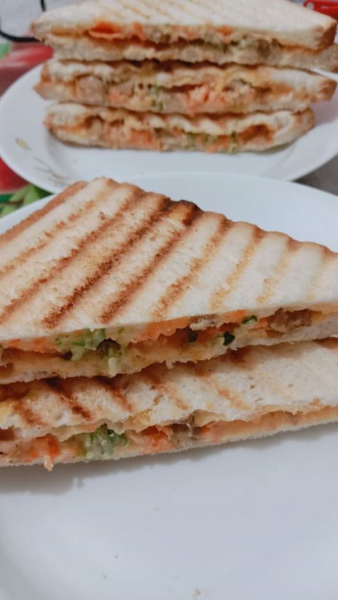 Habiba_iqra_17 Homemade Sandwich, Easy Steps, Home Made, Easy Step, Sandwiches, Bread, Canning