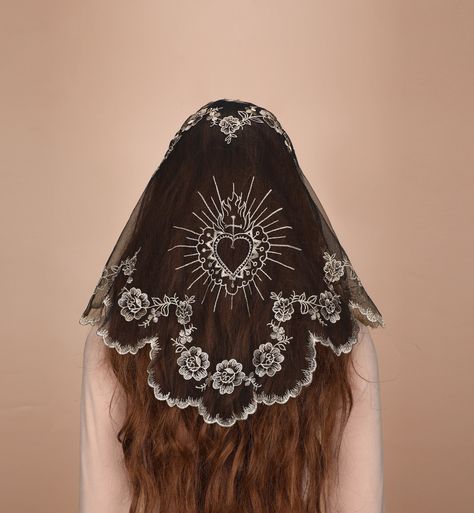 Follow us on ins, and give out coupons from time to time. https://www.instagram.com/mantveils/ Step into the realm of sacred symbolism with a mesmerizing triangular veil, bringing a touch of ethereal elegance and deep symbolism. This veil is handmade from lightweight lace material and measures approximately 39.4inches*19.7inches with a perfect triangular shape. The light, soft fabric is embroidered with delicate sacred heart and crosse. The edge of the veil is delicate and charming wavy lace and embroidered with small camellias. This veil is more than just an accessory, it's a sign of respect for your beliefs! It resonates with the spirit of the Catholic faith and is perfect for church Masses, devotional Catholic ceremonies and solemn ceremonies. This veil comes with two small 9-tooth clip Christian Head Covering Style, Face Covering Veil, Heart Veil, Nun Veil, Pagan Veiling, Veil Aesthetic, Lace Headscarf, Vintage Wedding Veil, Embroidery Veil