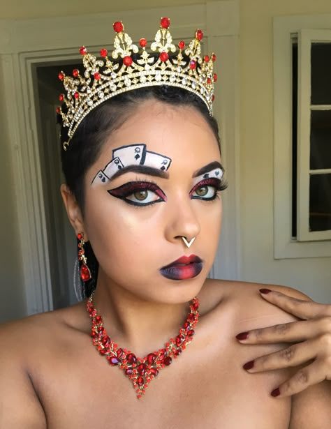 Halloween Queen of Hearts Makeup Queen Of Hearts Simple Makeup, Queen If Hearts Makeup, Queen Of Heart Makeup Ideas, Queen Of Diamonds Costume, Queen Of Spades Halloween Costume, Deck Of Cards Makeup, Queen Of Hearts Makeup Ideas, Queen Of Hearts Makeup Simple, Queen Of Heart Makeup