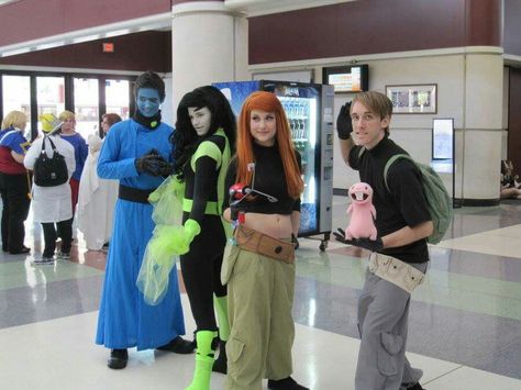 Kim possible Kim Possible Costume Group, Kim Possible Characters Costume, Kim Possible Group Costume, Kim Possible Family Costume, Kim Possible Costume, Purim Ideas, Kim Possible Cosplay, Best Friend Costumes, Group Cosplay