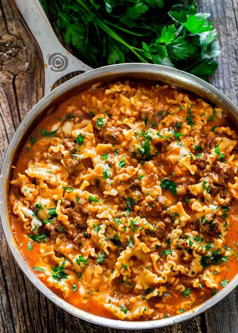 One pot lasagna Hamburger Helper Hacks, One Pot Hamburger Helper, Hamburger Helper Lasagna, Homestead Food, Healthy Hamburger, Hamburger Helper Recipes, Copy Cats, Homemade Foods, Jo Cooks