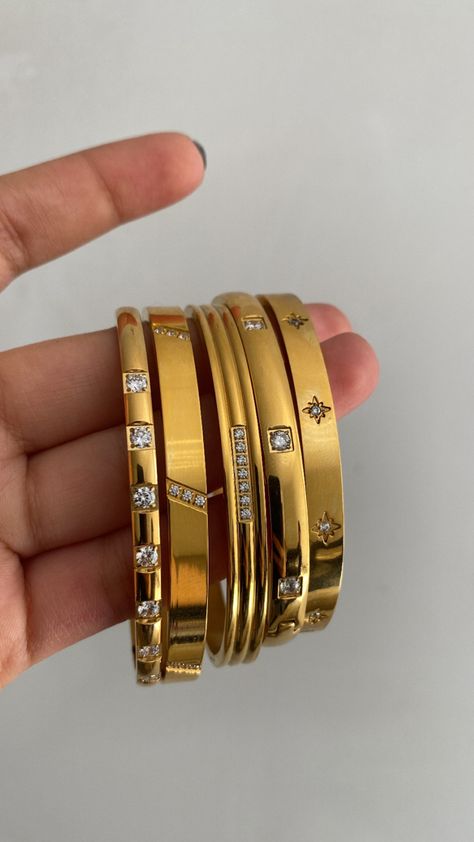 Western Bangles Gold, 4 Bangles Set Gold Designs, Simple Gold Kada Design For Women, Western Bangles, Kada Design For Women, Gold Kada For Women, Gold Kada Design For Women, Gold Kada Design, Daily Wear Gold Bangles