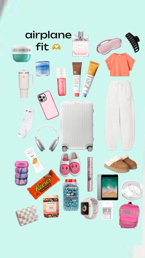 Road Trip Necessities, Trip Essentials Packing Lists, Travel Backpack Essentials, What To Pack For Vacation, Road Trip Bag, Sleepover Essentials, Road Trip Kit, Preppy Travel, Cute Travel Outfits