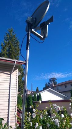 Satellite Dish Antenna, Diy Tv Antenna, Tv Hacks, Outdoor Tv Antenna, Television Antenna, Wifi Booster, Hdtv Antenna, Ham Radio Antenna, Satellite Dish