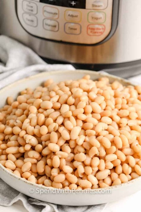 Soaking beans in the Instant Pot saves so much time. Instead of soaking beans overnight, it only takes 20 minutes in the Instant Pot! #spendwithpennies #instantpotbeans #howto #beans #instantpot Quick Soak Beans, Instant Pot Beans, Slow Cooker Turkey Soup, Crockpot Ham And Beans, Italian Bean Soup, Pot Beans, Dry Beans Recipe, Cook Beans, Instant Pot Pork Chops