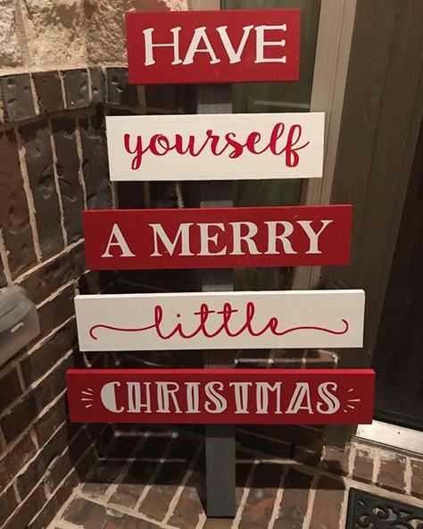 45 Cute Christmas Pallet Painting Ideas | HomeMydesign Affordable Christmas Decorations, Wooden Christmas Tree Decorations, Personal Gifts, Pallet Christmas, Wooden Christmas Tree, Christmas Signs Wood, Christmas Wood Crafts, Navidad Diy, 12 December