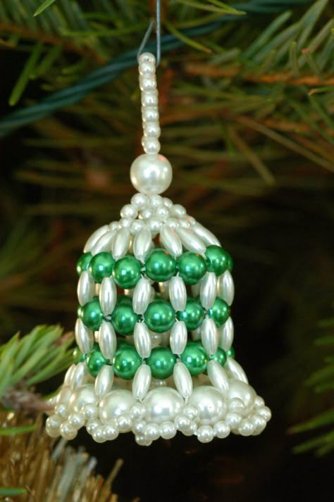 Beaded Bell, Make Christmas Ornaments, Beaded Christmas Decorations, Christmas Beading, Bead Ornaments, Christmas Wreaths Diy Easy, Beaded Christmas Ornaments, Christmas Bead, Christmas Ornament Pattern