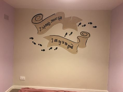 Harry Potter Themed Wall, Hogwarts Wall Painting, Harry Potter Wall Painting, Harry Potter Marauders Map Diy, Harry Potter Theme Room, Hogwarts Wall Mural, Harry Potter Wall Mural, Harry Potter Theme Wall Painting, Hogwarts Mural Nursery