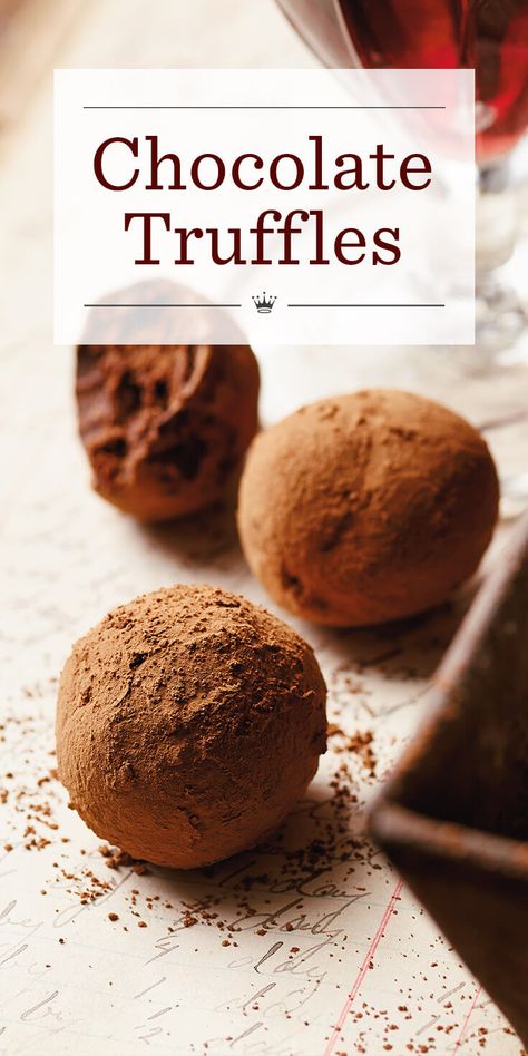 These easy Chocolate Truffles pack a powerful cocoa punch. Be sure to double up this chocolate truffle recipe--one for your loved one and one to keep! Vegan Chocolate Truffles, Homemade Chocolate Truffles, Dark Chocolate Truffles, Mexican Chocolate, Truffle Recipe Chocolate, Truffle Recipe, Köstliche Desserts, Easy Chocolate, Homemade Chocolate