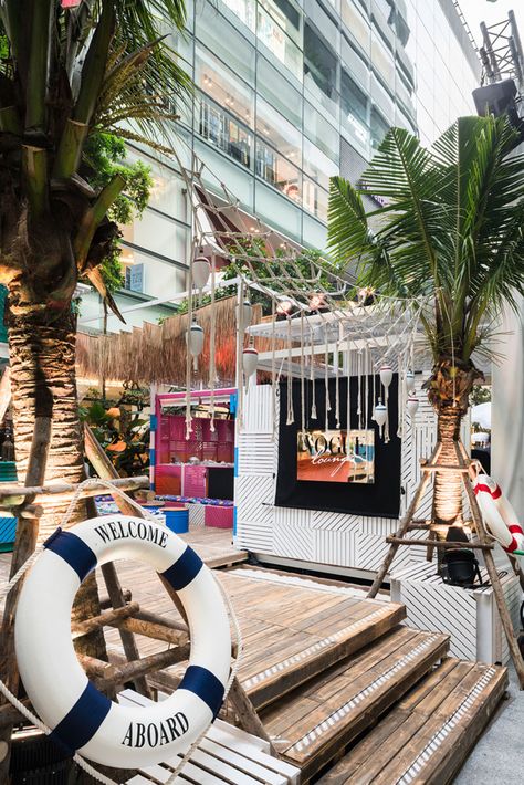 13 Pictures Of A Fun Pop-Up Beach In A Bangkok Mall Beach Mall, Urban Beach, Travel Humor Quotes, Pop Up Bar, Store Window Displays, Beach Shop, Beach Stores, Beach Shack, Pop Up Event