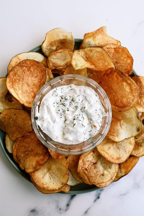 kettle chips and dip Loaded Kettle Chips, Kettle Cooked Potato Chips, Air Fryer Kettle Chips, Kettle Chip Dip, Kettle Chips Homemade, Chips Appetizer, How To Grill Asparagus, Chips Aesthetic, Grill Asparagus