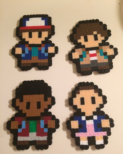 Stranger Things Cast Stranger Things Melty Beads, Stranger Things Beads Pattern, Perler Bead Stranger Things, Stranger Things Perler Bead Patterns, Hama Beads Stranger Things, Stranger Things Perler Beads, Stranger Things Crafts, Pixel Art Stranger Things, Stranger Things Pixel Art