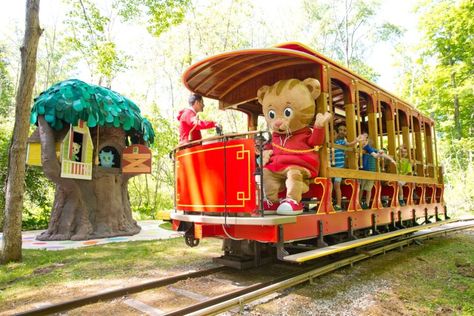 Mr Rodgers, Things To Do In Pittsburgh, Visit Pittsburgh, Daniel Tiger's Neighborhood, Pennsylvania Travel, Kids Things To Do, Family Vacay, Mount Washington, Us Travel Destinations