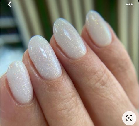 Round Christmas Nails, White Sparkly Nails, White Sparkle Nails, Christmas Nails 2023, Engagement Nails, Milky Nails, Glittery Nails, White Glitter Nails, Round Nails