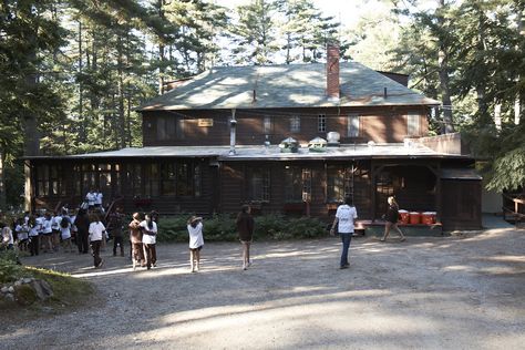 The Main House at Camp Walden.  Some things never change! Parent Trap Camp Walden, Camp Walden Aesthetic, Parent Trap Camp, Camp Walden, Camp Horror, Slasher Summer, Summer Camp Aesthetic, Camp Aesthetic, Countryside Village